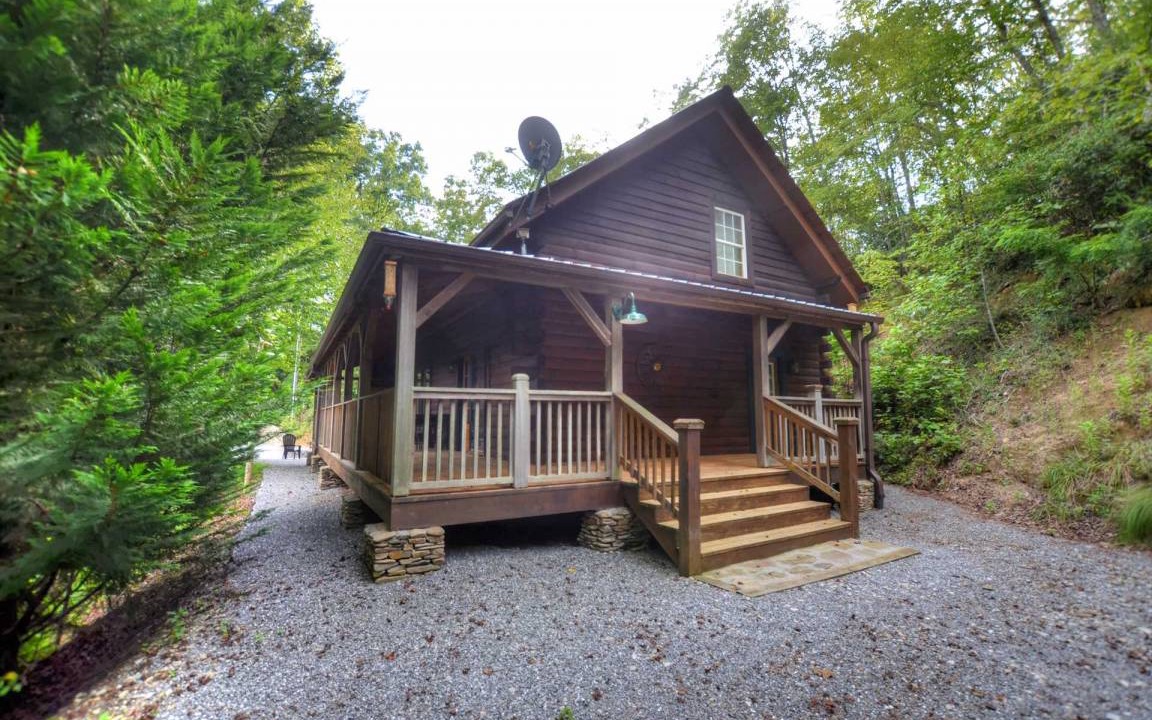 Alarka Cabin | Cabin ∙ 2 bedrooms ∙ 4 guests