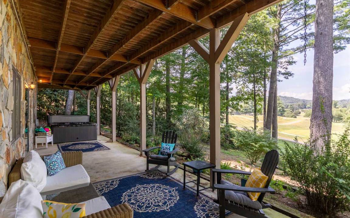 Spruce Pine Cabin | Cabin ∙ 3 bedrooms ∙ 8 guests