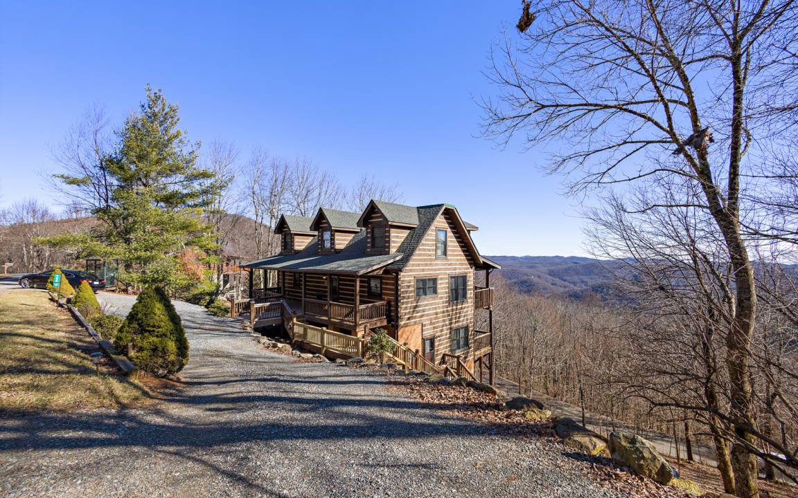 Seven Devils Cabin | Cabin ∙ 4 bedrooms ∙ 13 guests