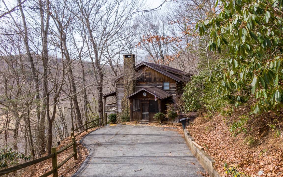 Boone Cabin | Cabin ∙ 4 bedrooms ∙ 13 guests