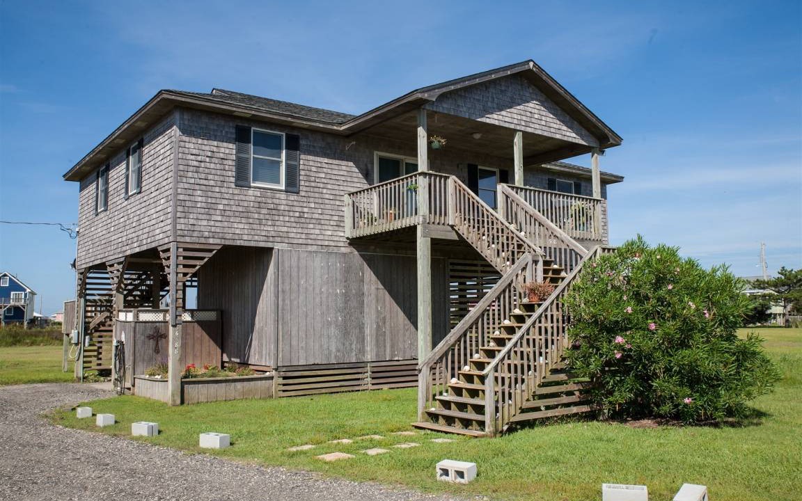 Hatteras Cottage | Cabin ∙ 4 bedrooms ∙ 8 guests