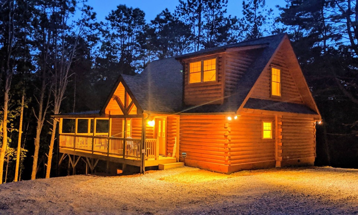 Fletcher Cabin | Cabin life near Asheville/Hendersonville. Secluded but still convenient escape!n