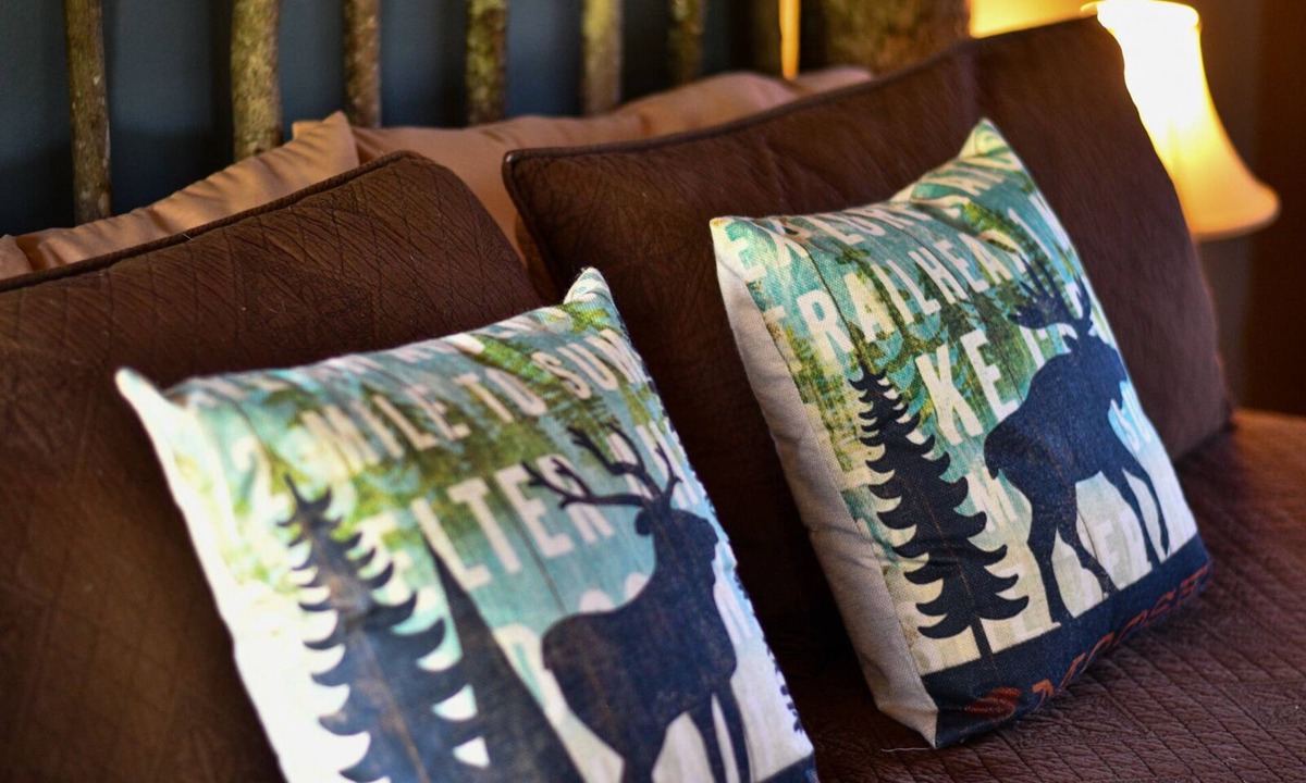 Flat Rock Cabin | Cabin on Mountain Farm with farm animals