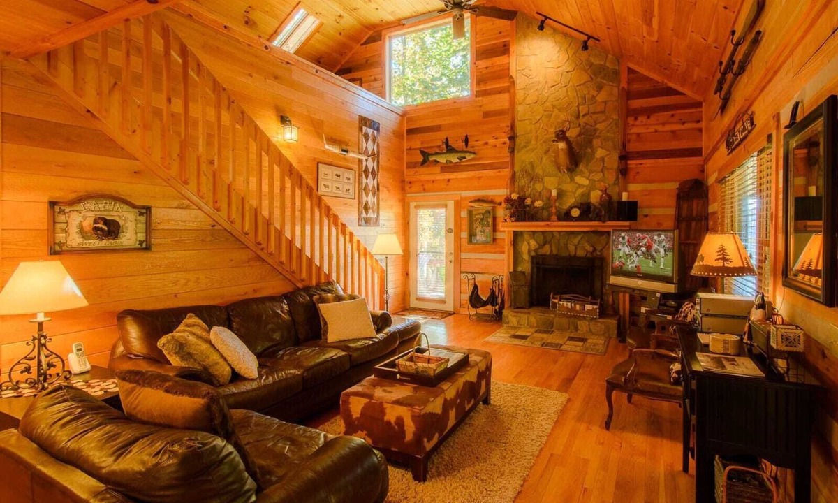 Boone Cabin | Cabin Tucked Away In The Woods
