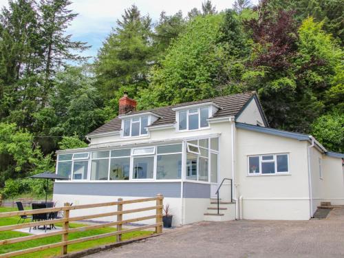 Pontdolgoch House | Caesamson