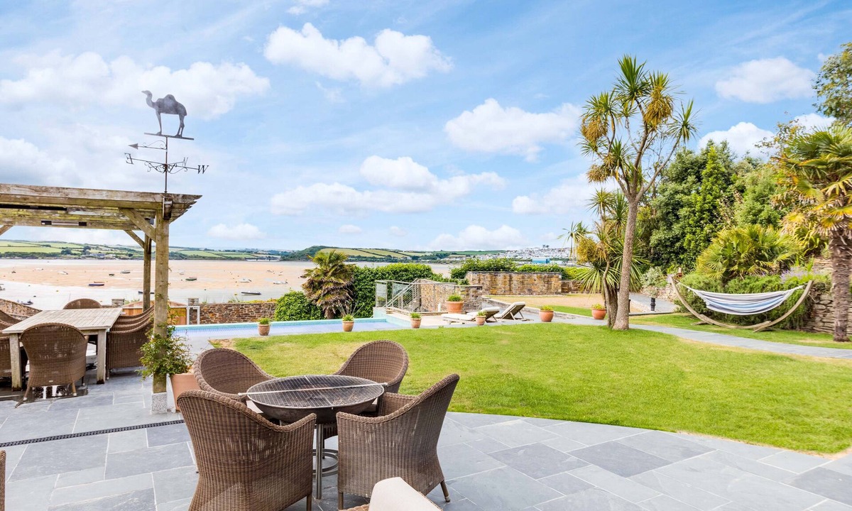 Rock Cottage | Camel Point