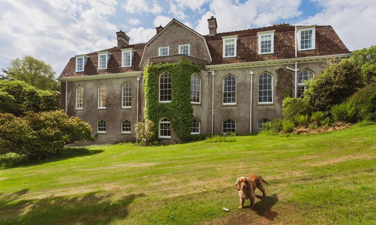 Saltash Villa | Camellia Manor - Twelve Bedroom Villa, Sleeps 24