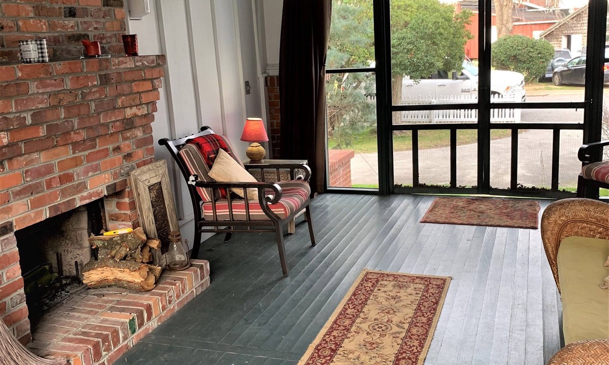 Historic Downtown Manteo House | Cameron House Inn