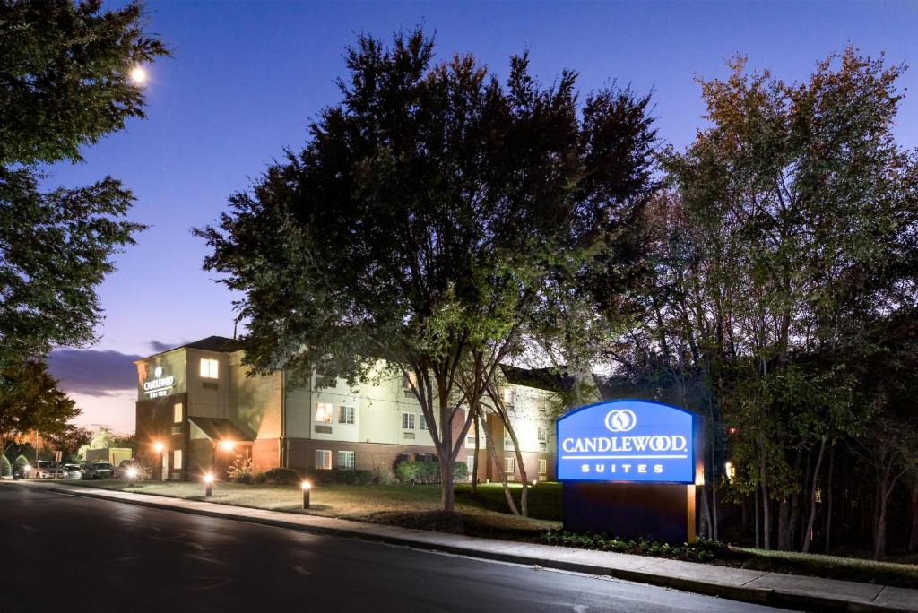 Durham Hotel | Candlewood Suites Durham - RTP by IHG