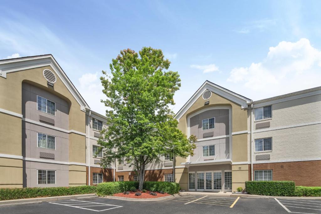 Huntersville Hotel | Candlewood Suites Huntersville-Lake Norman Area by IHG