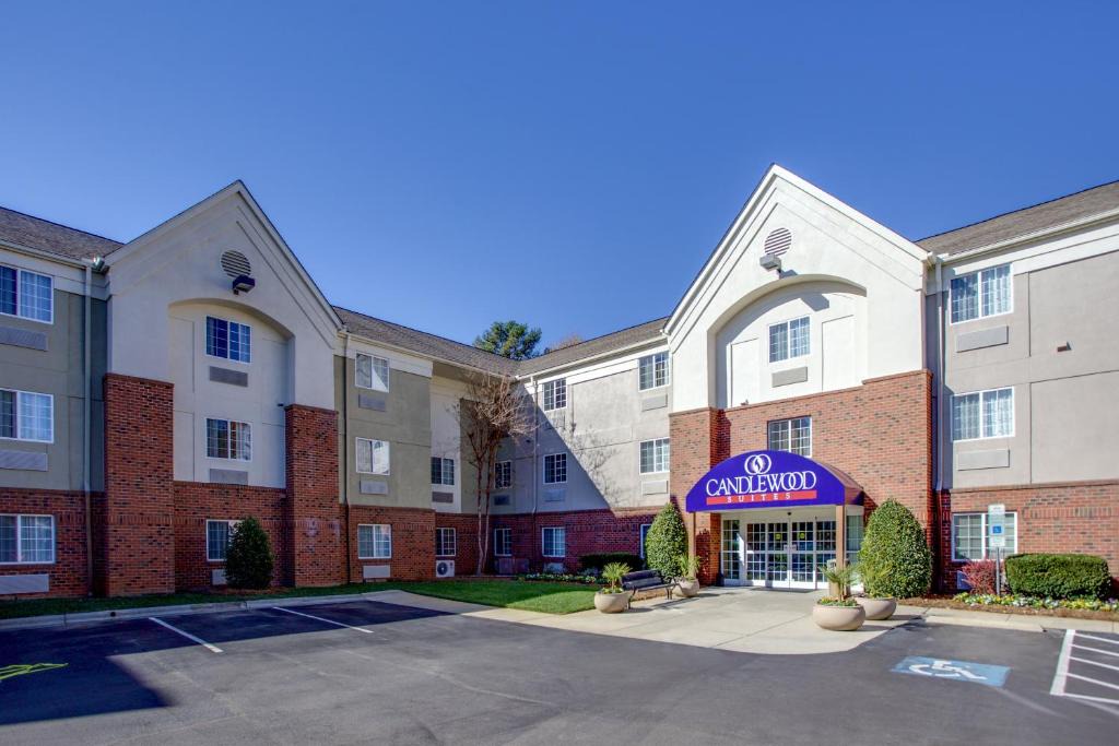 Crabtree Hotel | Candlewood Suites Raleigh Crabtree by IHG