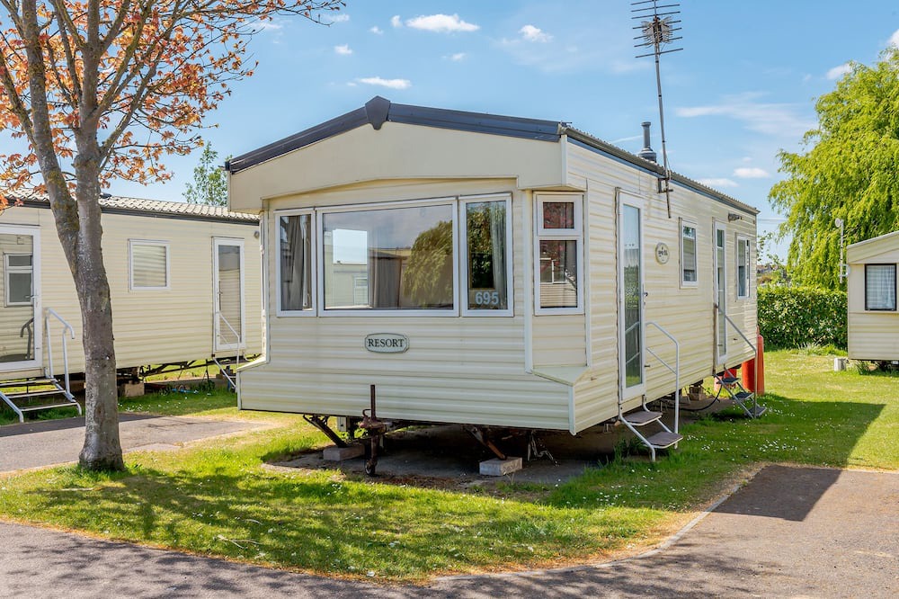 Bognor Regis House | Caravan with one double and one twin.
