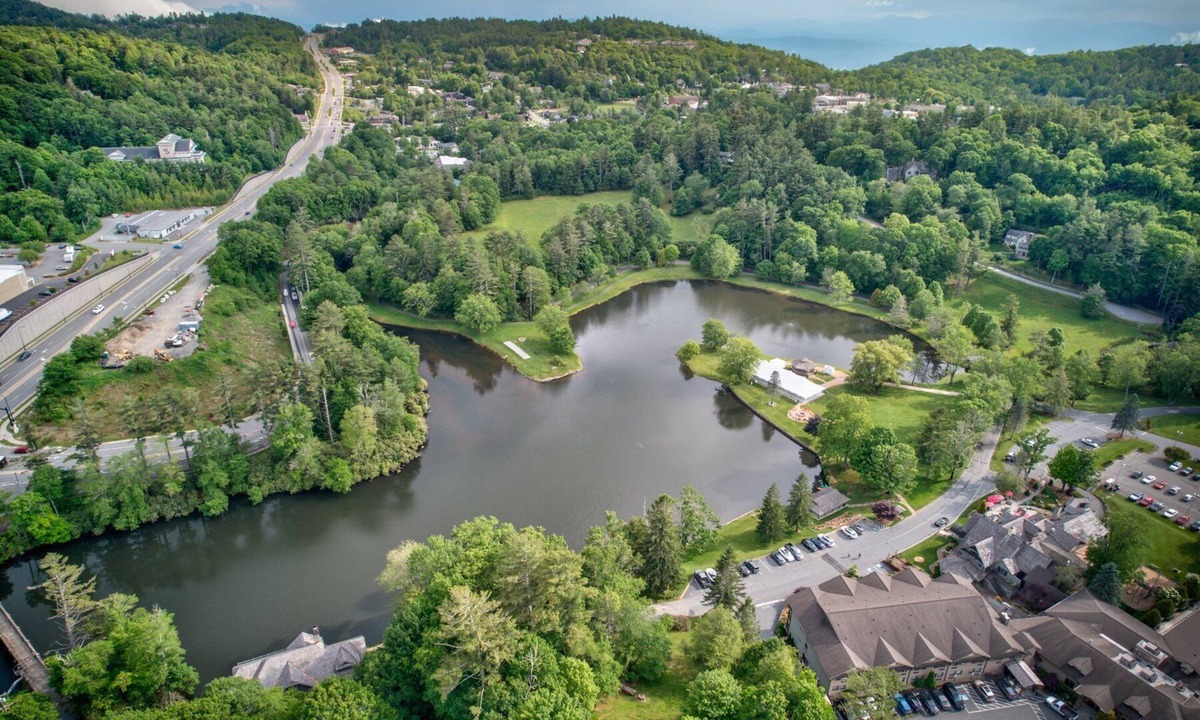 Blowing Rock Condo | Cardinal 101 in Chetola with Resort Amenities completely renovated