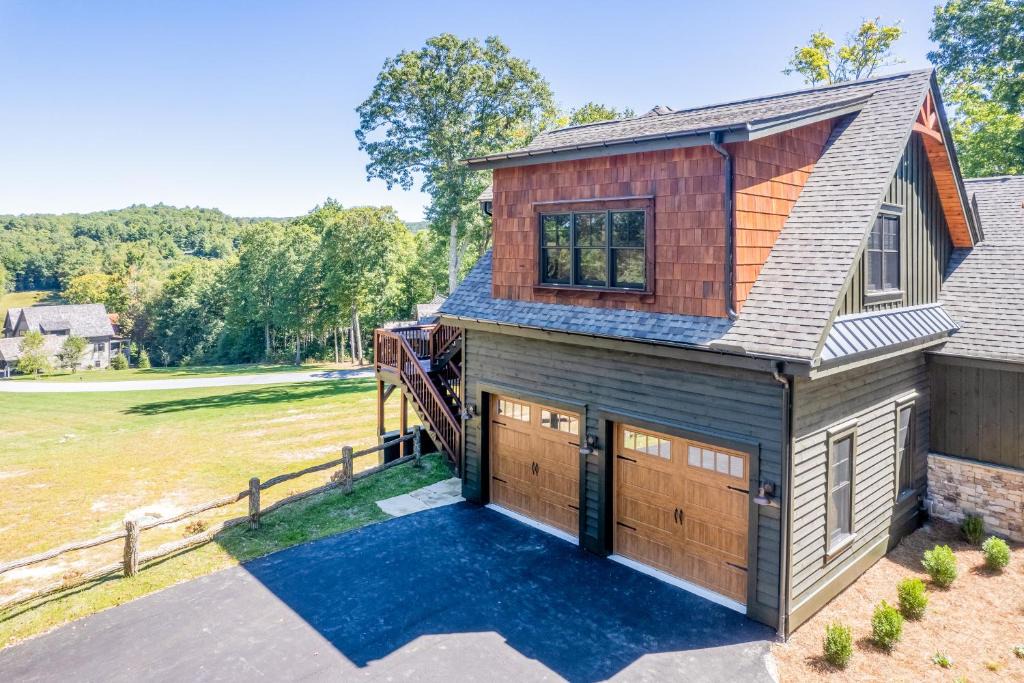 Glenville Apartment | Cardinals Crest
