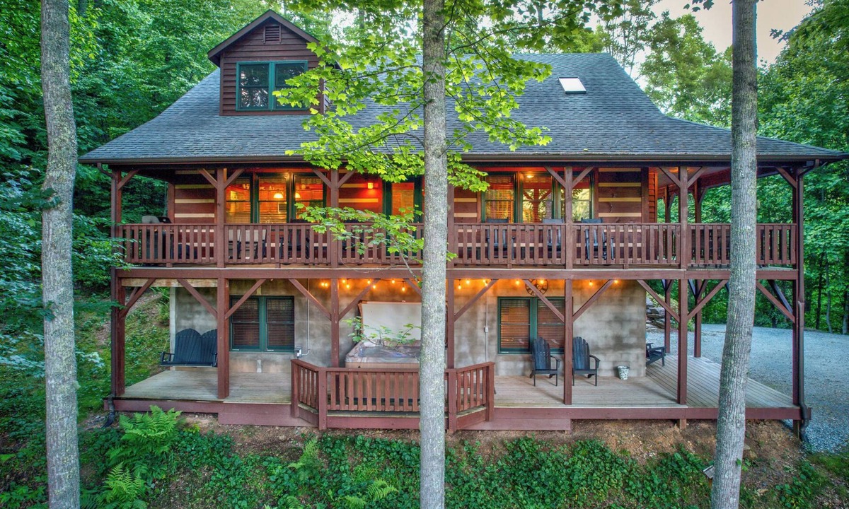 Boone Cabin | Carolina Charm - Hot Tub - Pool Table - Fire Pit