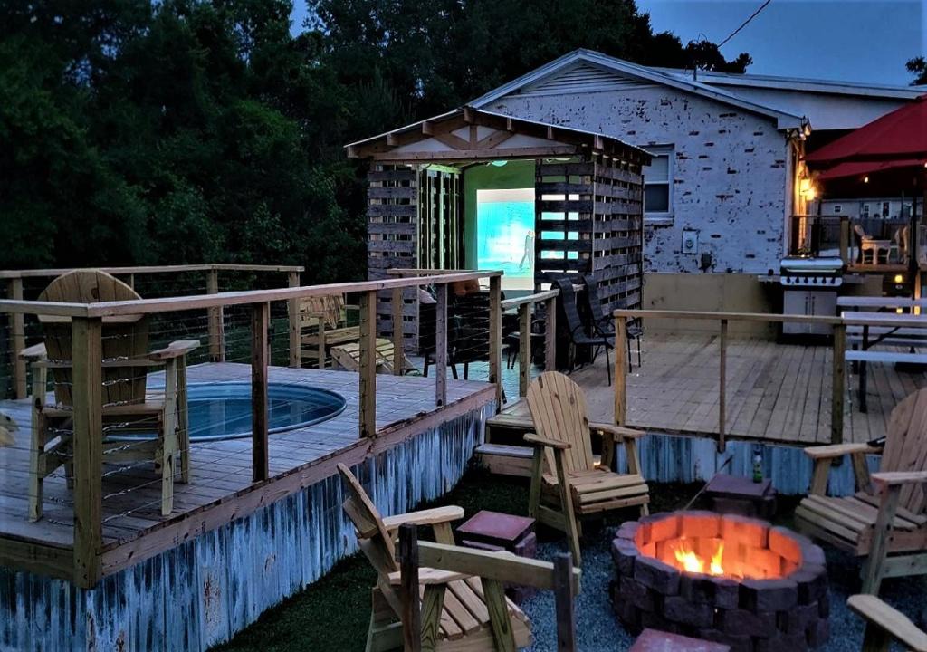 Sneads Ferry House | Carolyn's Lighthouse Topsail Island