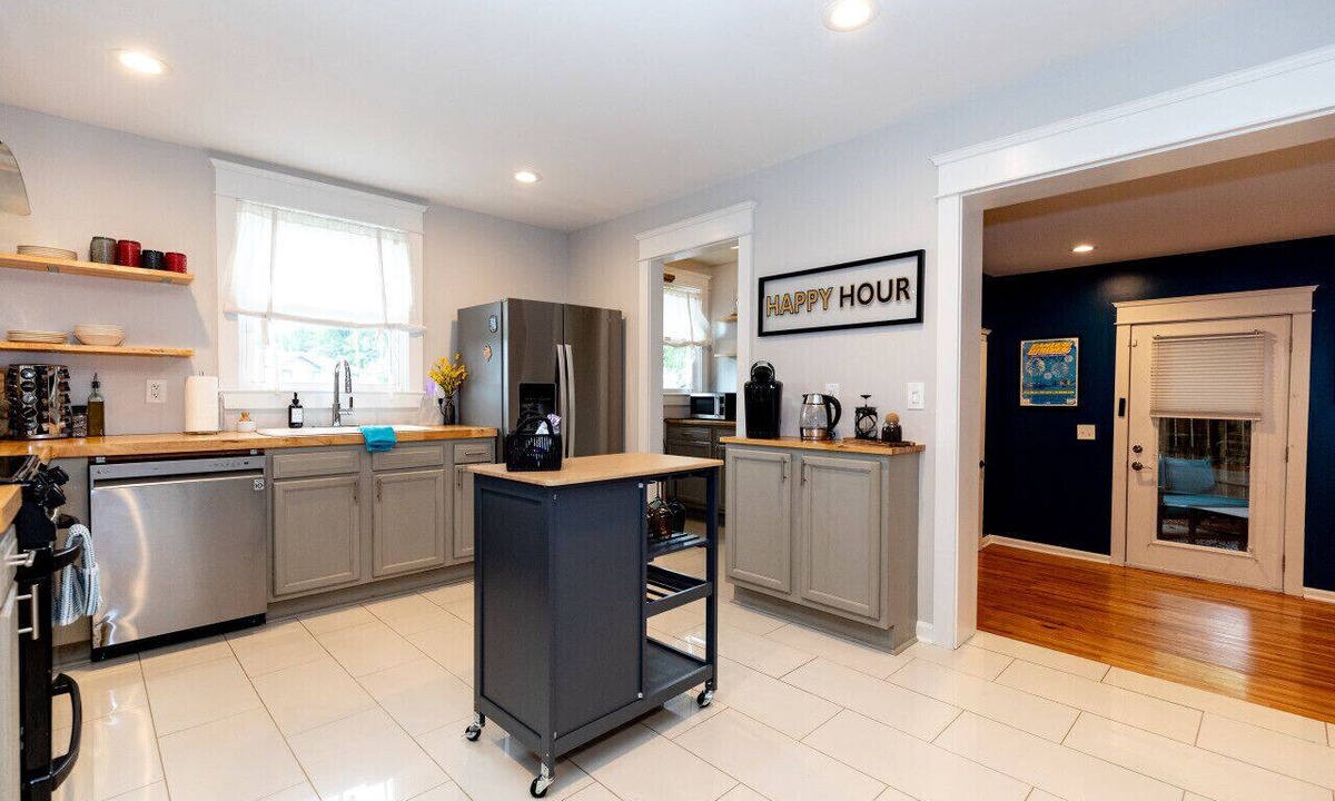 Talbot's Corner Cottage | Casa Azul: King Bedsclose to Broadwayhot Tub!