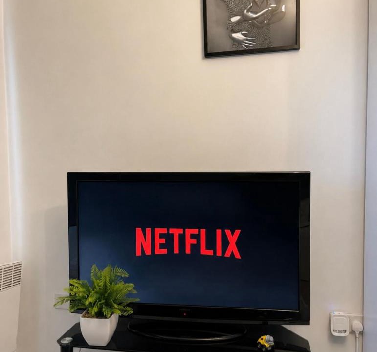 Wolverhampton House | Casa De Centro en-suite room Netflix, Fast WiFi Free Parking