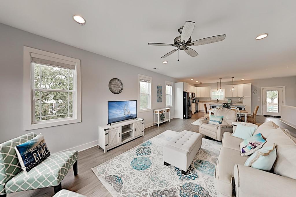 Tranquil Harbour House | Cast A Waves