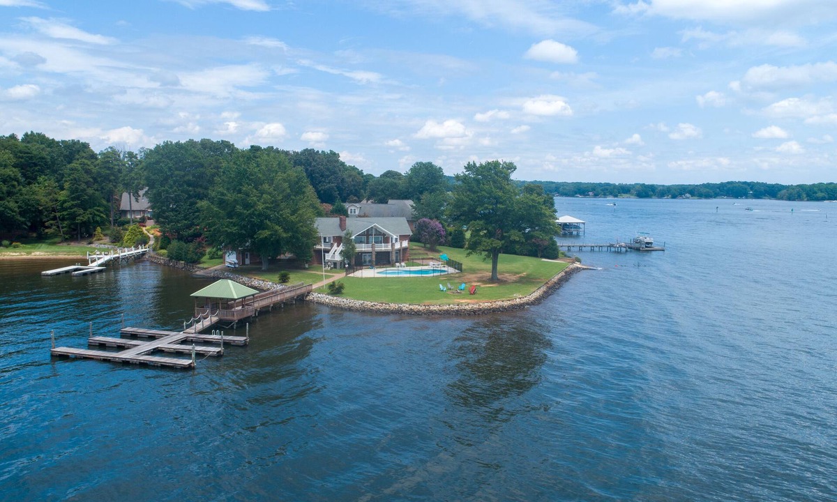 Terrell House | Castaway to Lake Norman! Open water views!