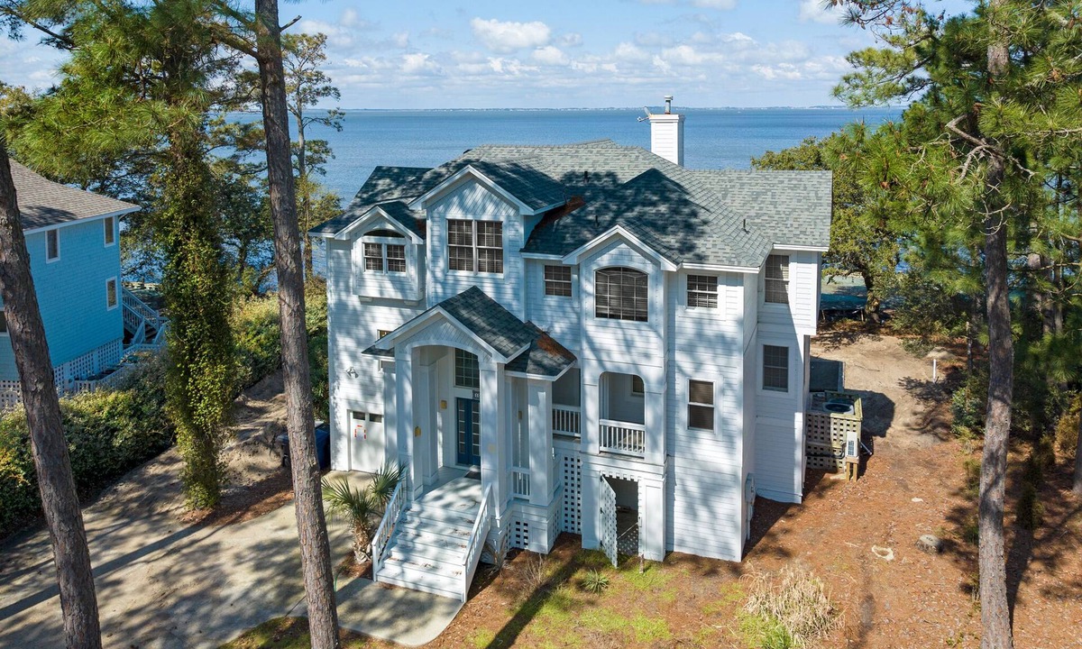 Corolla Light House | Catch N Relax: Soundfront | Pool/Hot Tub | Dogs OK