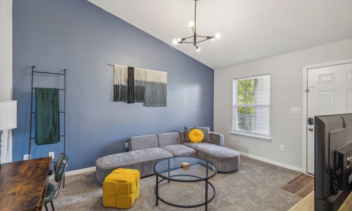 Westover Apartment | CB 3508-301 Fayetteville Oasis I Modern, Comfy