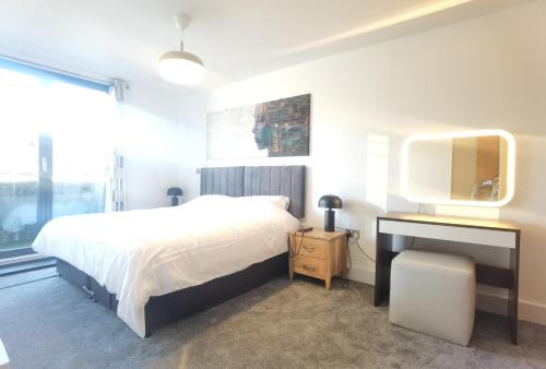 Theatreland Birmingham Apartment | Celaka Birmingham Central apartment, Free Indoor Parking