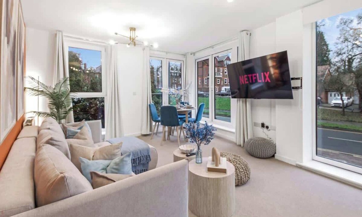 Hemel Hempstead Apartment | Central Hemel 2-Bed Flat with Secure Parking