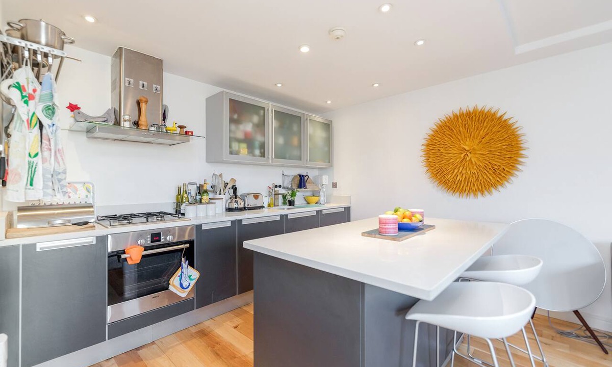Newington Apartment | Central & Secure 2BR 2Bath flat minutes from the London Eye!