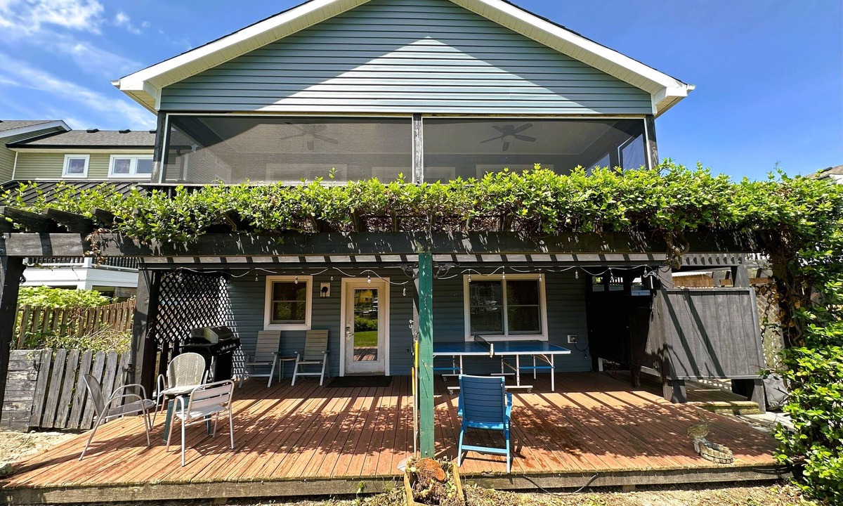 Colington Harbour House | CH245- Waterfront- 3 BRs, Dock, Pool Table, Piano, Comm Pool, Dog Friendly!