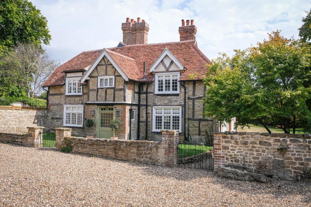 Easebourne House | Challens Yarde