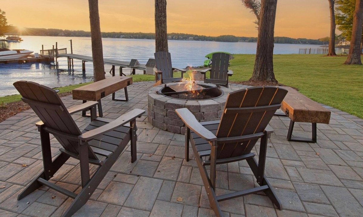 Mayhew House | Channel Marker: Exclusive Lakefront Home w/Hot Tub, Custom Bunk Room, Dock & Optional Boat Rental