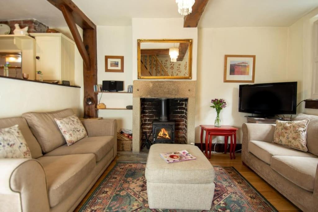 Baslow House | Characterful 2 bed cottage in excellent location