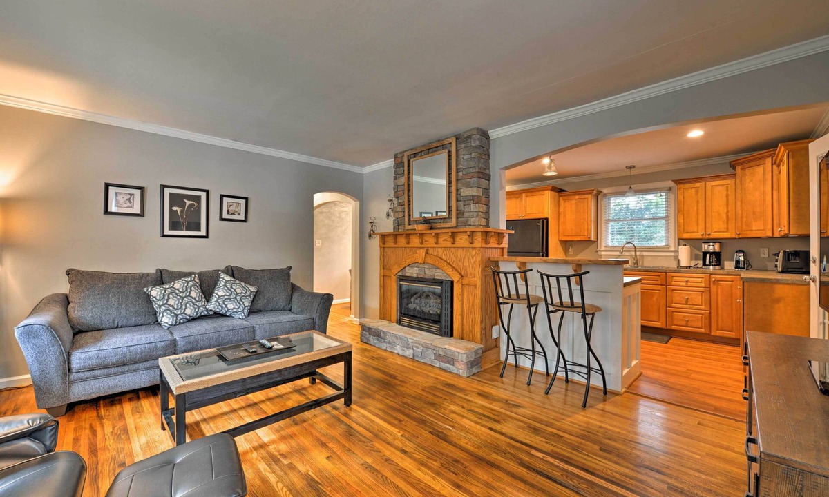 Charlotte House | Charlotte Area Home w/Patio - 6 Miles to Downtown