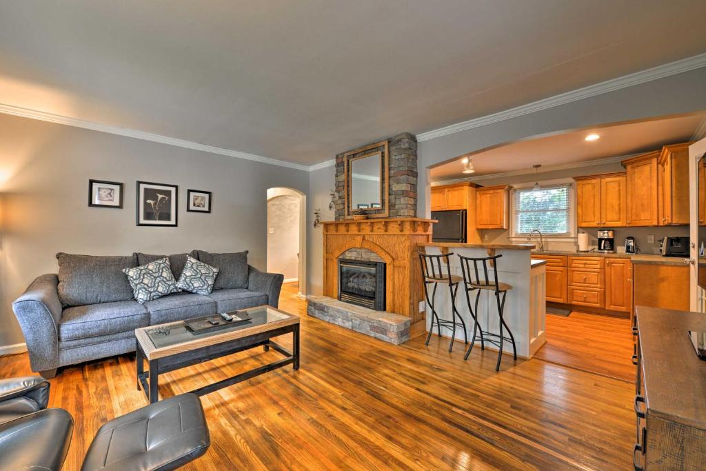 Charlotte House | Charlotte Area Home with Patio - 6 Miles to Downtown