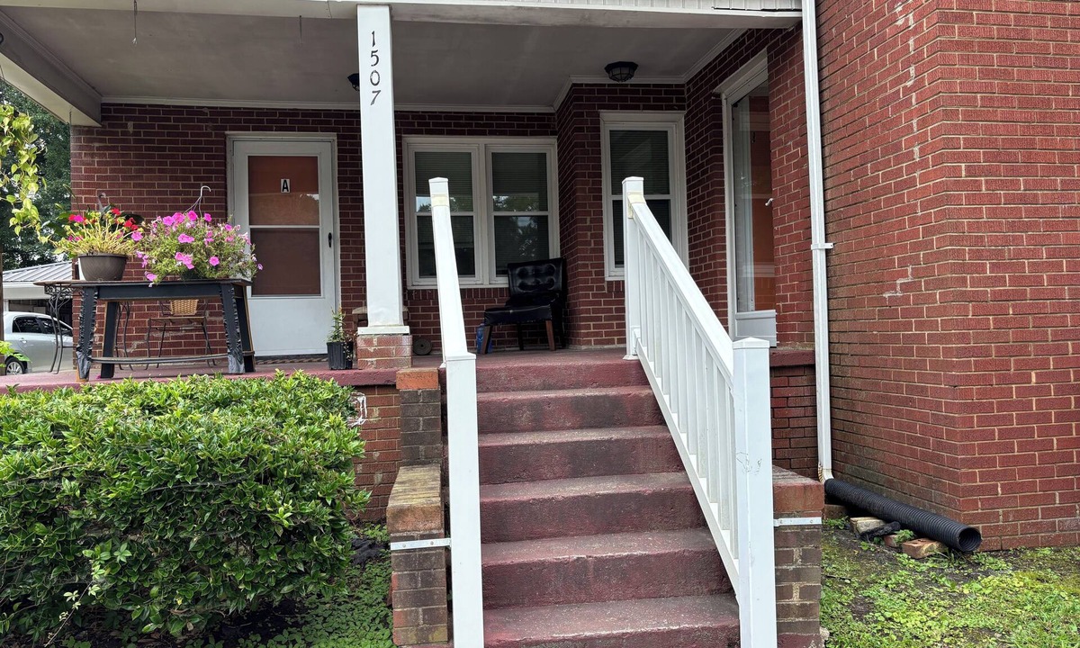 Burlington Apartment | Charming 1 Bedroom, 1 Bathroom Apartment