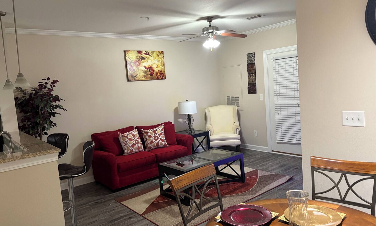 University Place Apartment | Charming 1-bedroom apartment in phenomenal Charlotte with WiFi, fitness room