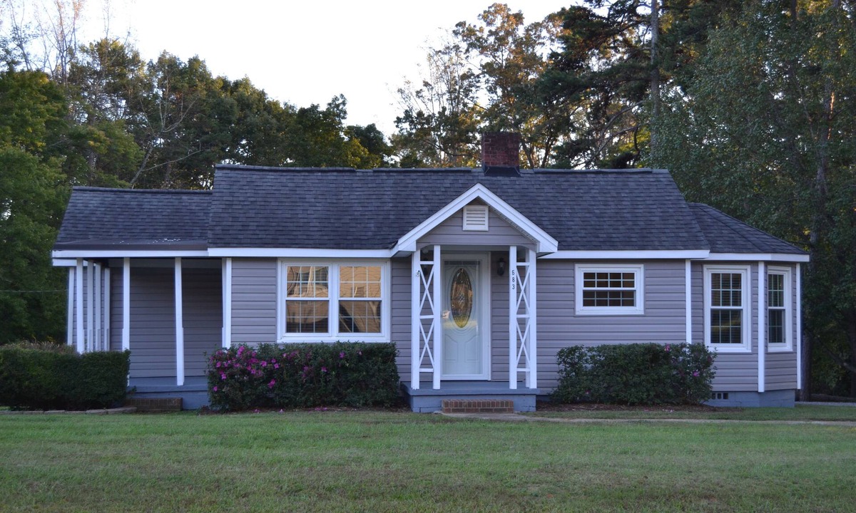 Pilot Mountain House | Charming 2-bedroom Cottage with AC and WiFi in Pilot Mountain