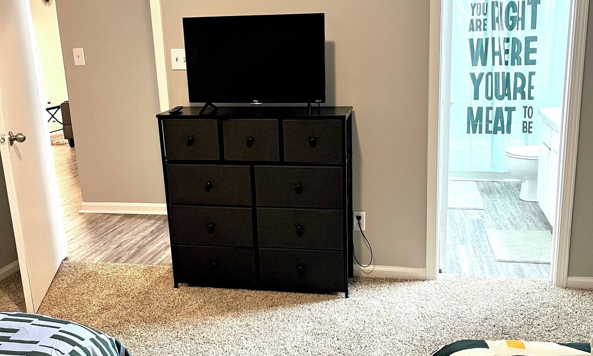 Greensboro Apartment | Charming 2-bedroom apartment with AC and WiFi in marvelous Greensboro