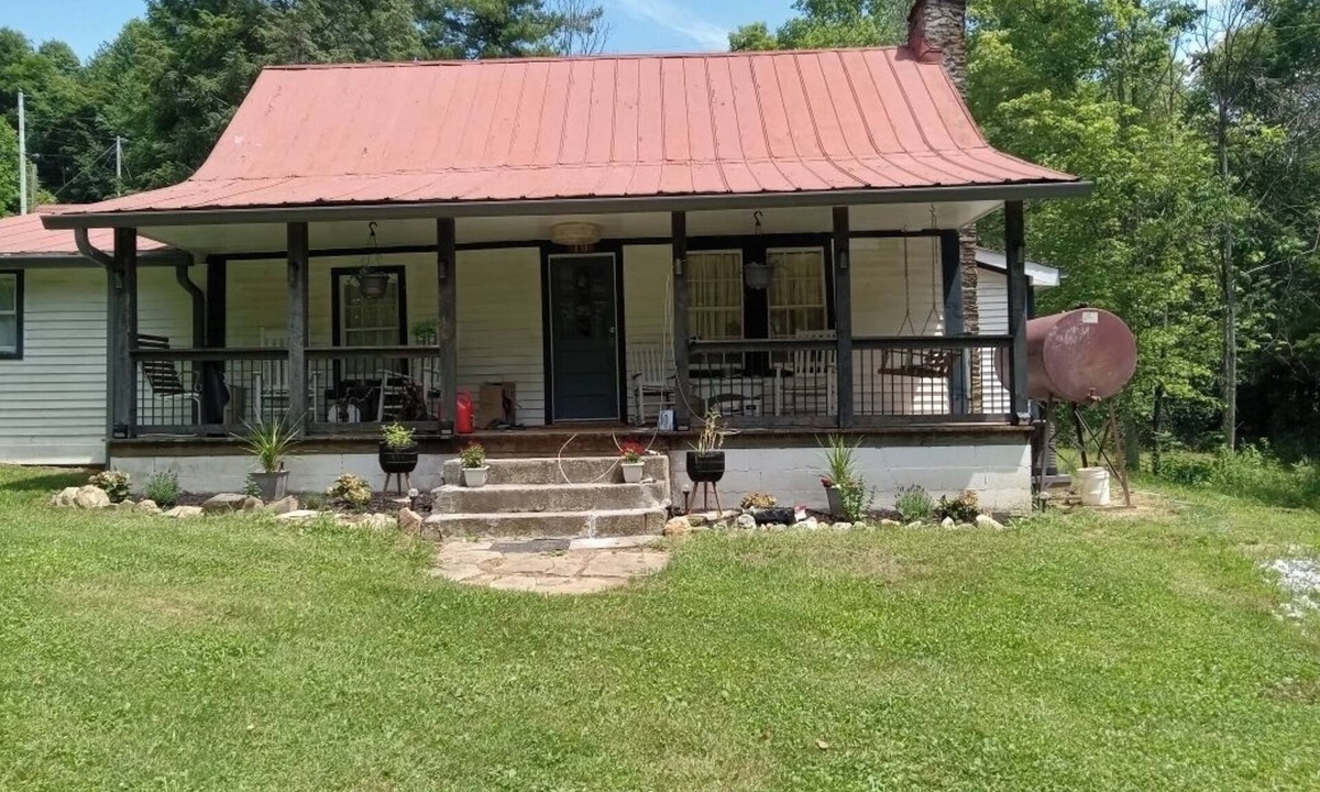 Burnsville House | Charming 2-bedroom historic house set on 2 acres with a meandering stream.