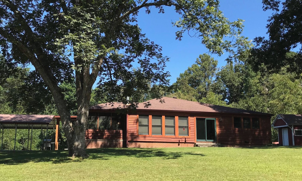 Boomer Cabin | Charming 3-bedroom cabin in beautiful Boomer with AC