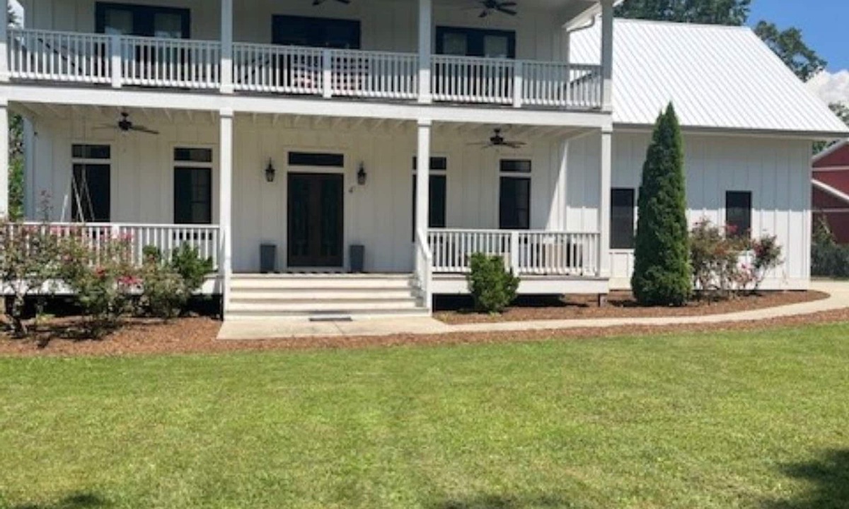 Fletcher Other | Charming 3-bedroom farmhouse with Pool &Hot Tub in Asheville Fletcher area