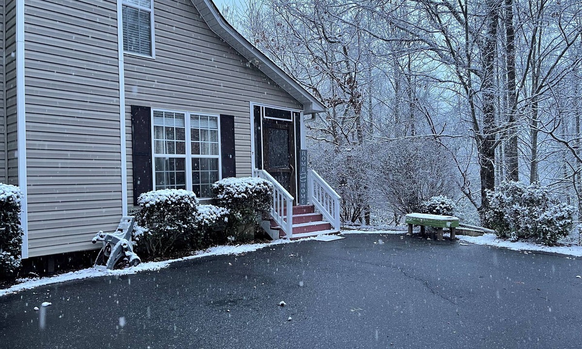 Sylva House | Charming 3-bedroom house with WiFi, AC near peaceful Sylva, Dillsboro and Casino