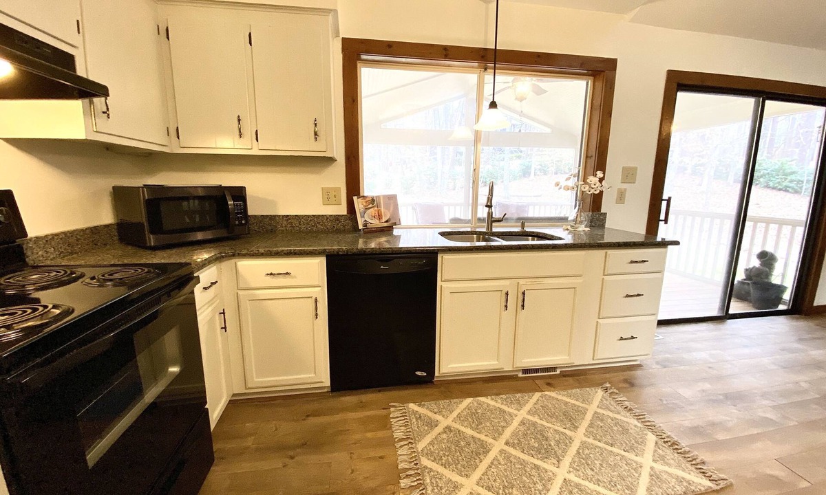 Northwest Raleigh House | Charming 3-bedroom ranch in the heart of Raleigh