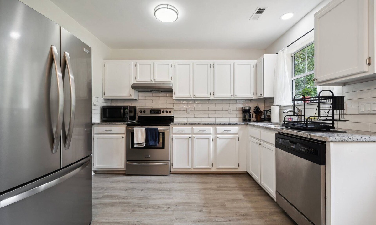 Harrisburg House | Charming 3-Bedroom Retreat with Fire Pit ~10min to UNCC
