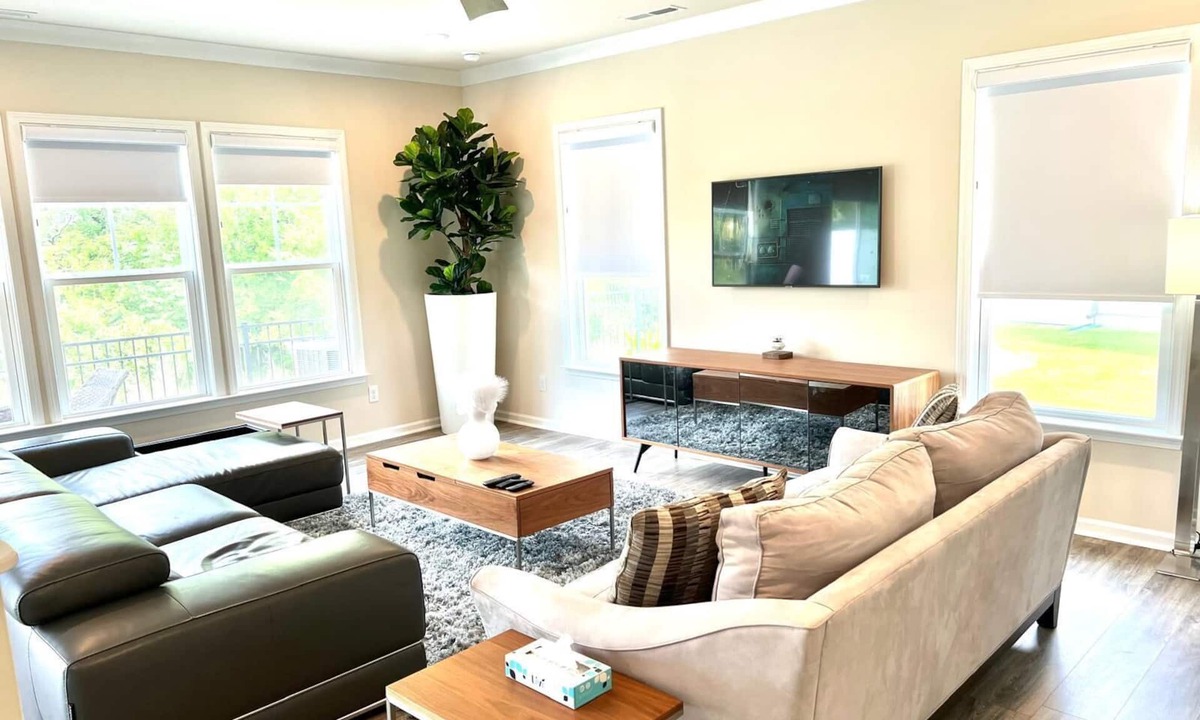 Charlotte House | Charming 3-bedroom townhome with WiFi, fitness room in brilliant Charlotte