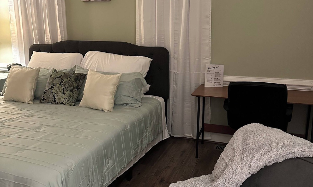 Rocky Mount House | Charming 3-bedroom house with WiFi, AC in awesome Rocky Mount