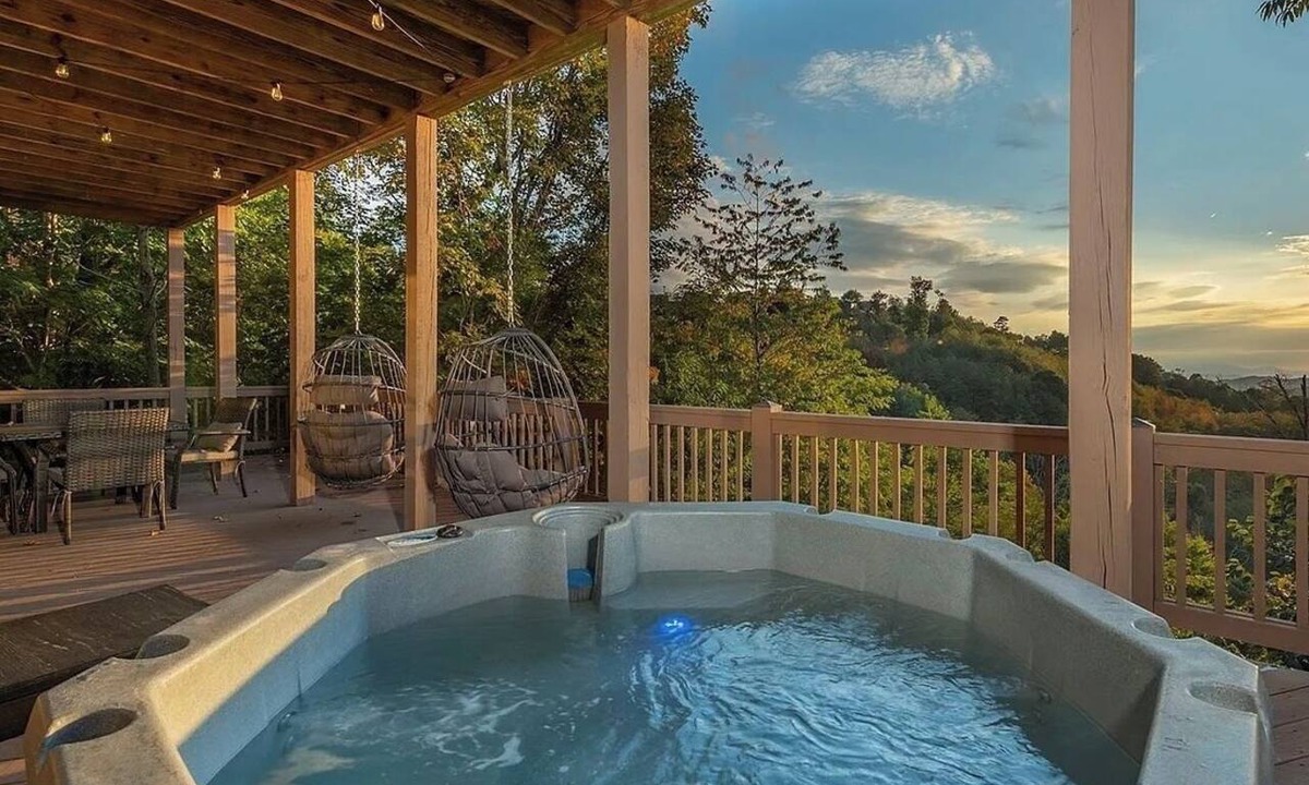 Wolf Laurel Cabin | Charming 5-bedroom cabin next to Hatley Pointe -Hot tub- Game room- amazing view