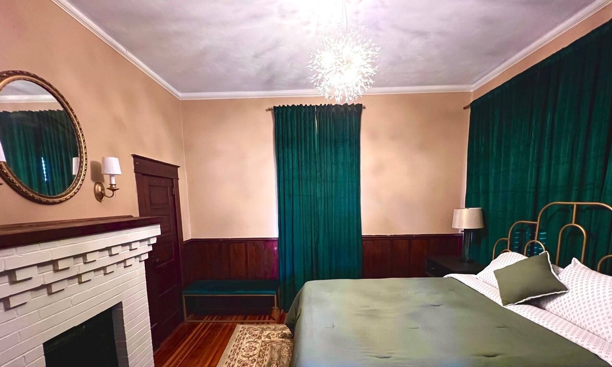 Jonesville House | Charming Bungalow in the heart of Elkin!