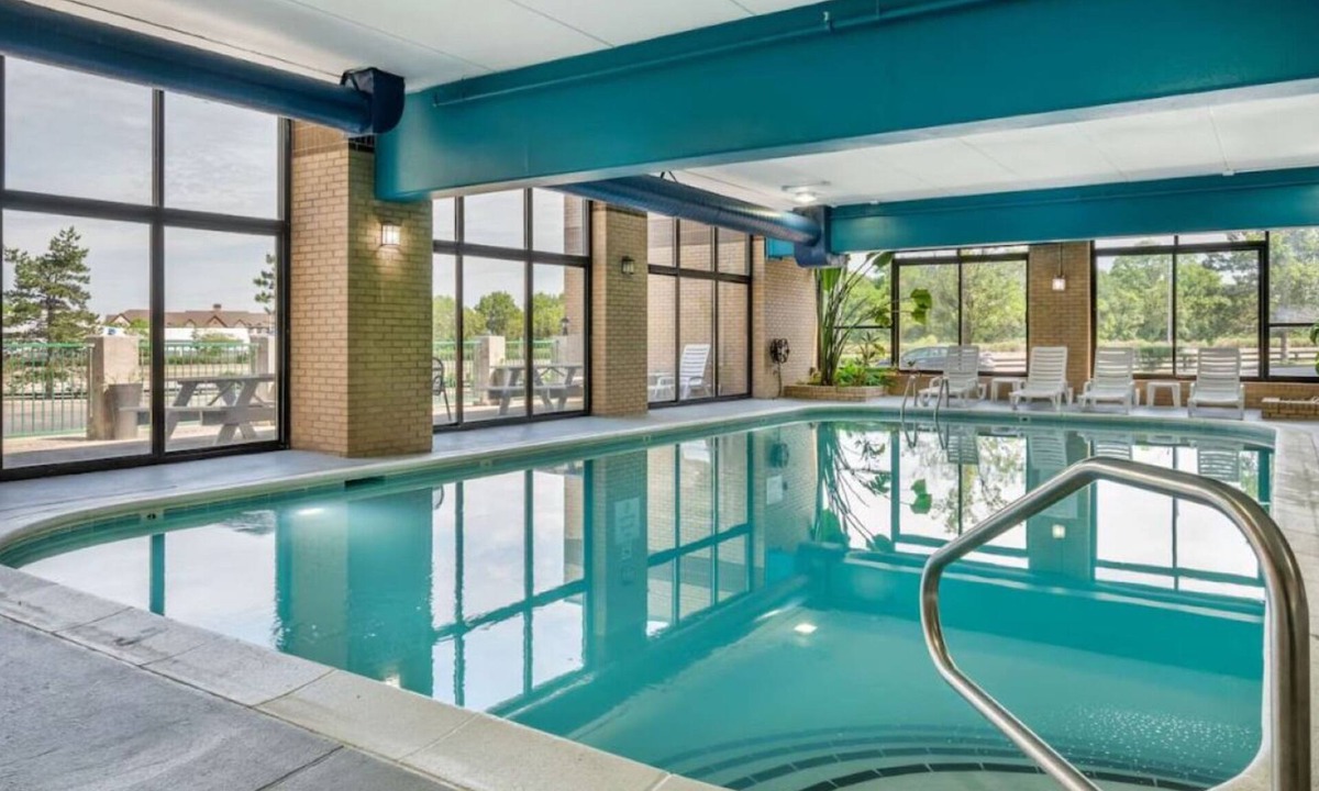 Jeffersontown Hotel | Charming & Comfortable Room Near Anchorage Trail | Free Parking & Pool Access!